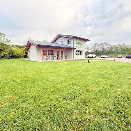 Hotel B-village Bar And *